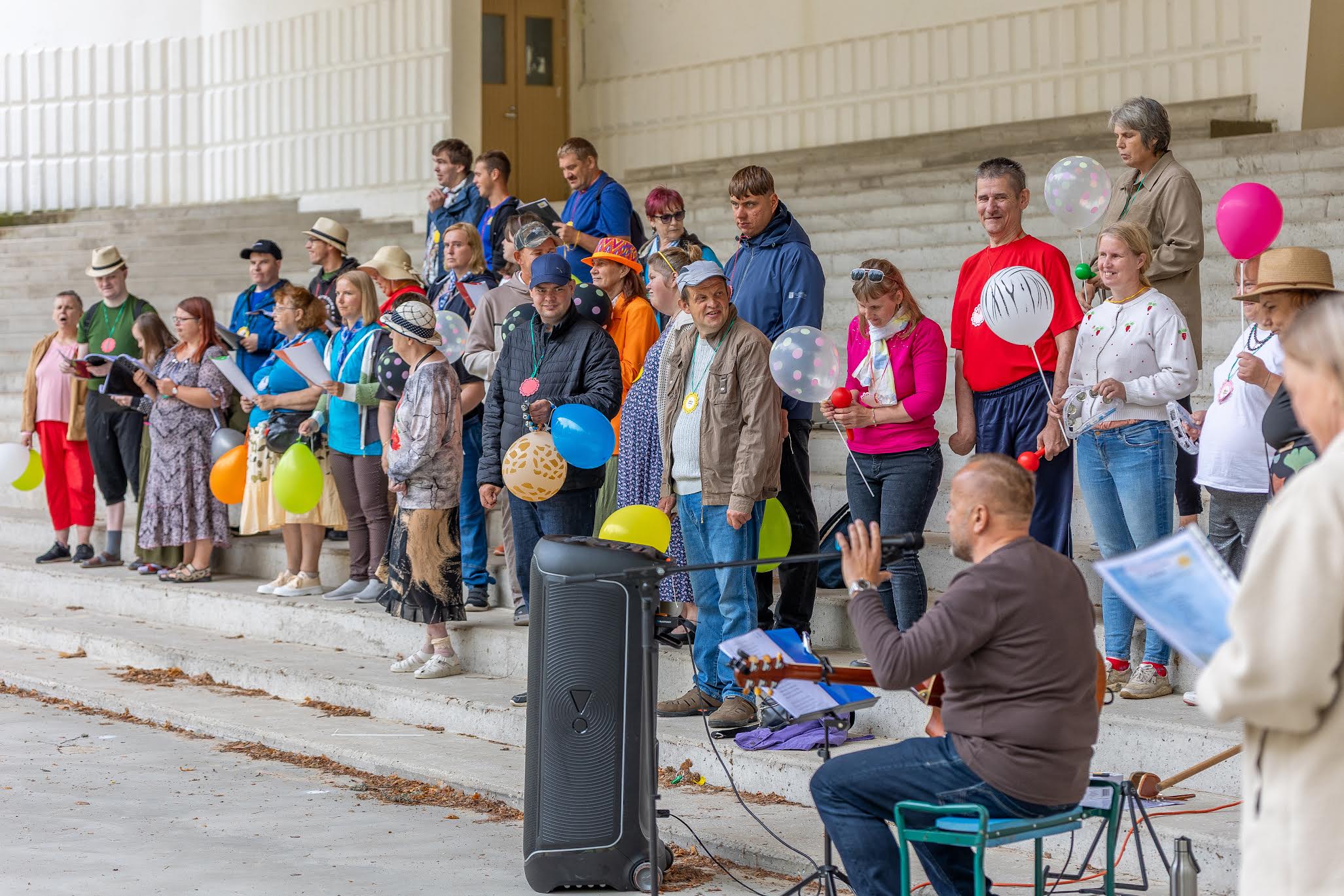 Kui suur pidu jääb ära, sünnib oma – Võrumaal peeti erivajadustega inimeste laulu- ja tantsupidu